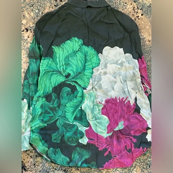 The Kit Women’s Floral Button-Up Shirt *Like New* - Picture 4 of 4